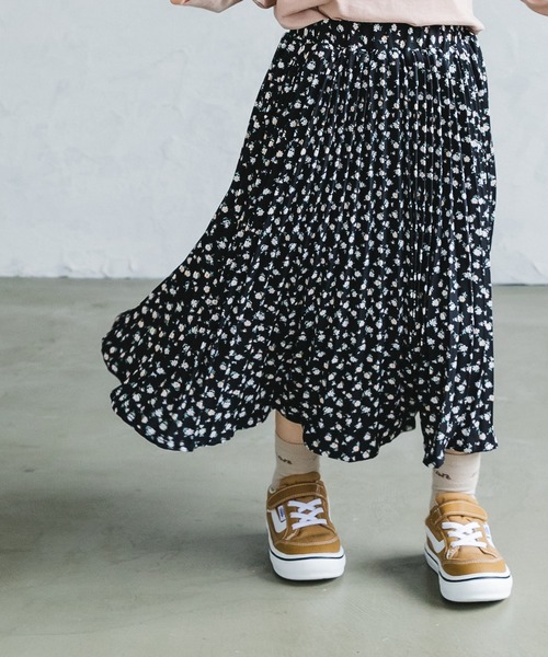 pairmanon(ペアマノン)の「【ママとおそろい】アコーディオンプリーツロング総柄スカート(その他パンツ・キッズ・ベージュ系その他/グリーン系その他/ブラウン系その他3/ブルー系その他2/ライトパープル/ブルー系その他3/ピンク系その他/グリーン/ブラック×ホワイト/レオパード/ブラック系その他2/ホワイト系その他/ブラウン系その他2・100/110/120/130/140/150/90)」の1枚目の写真