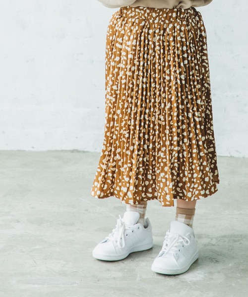 pairmanon(ペアマノン)の「【ママとおそろい】アコーディオンプリーツロング総柄スカート(その他パンツ・キッズ・ベージュ系その他/グリーン系その他/ブラウン系その他3/ブルー系その他2/ライトパープル/ブルー系その他3/ピンク系その他/グリーン/ブラック×ホワイト/レオパード/ブラック系その他2/ホワイト系その他/ブラウン系その他2・100/110/120/130/140/150/90)」の13枚目の写真