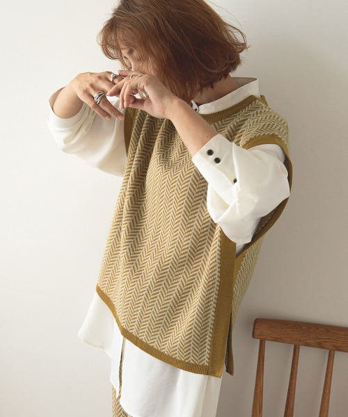 rectangle（レクタングル）の「ヘリンボーン柄ジャガードニットベスト（ベスト・レディース・ベージュ/オリーブ/ブラック・FREE）」の3枚目の写真