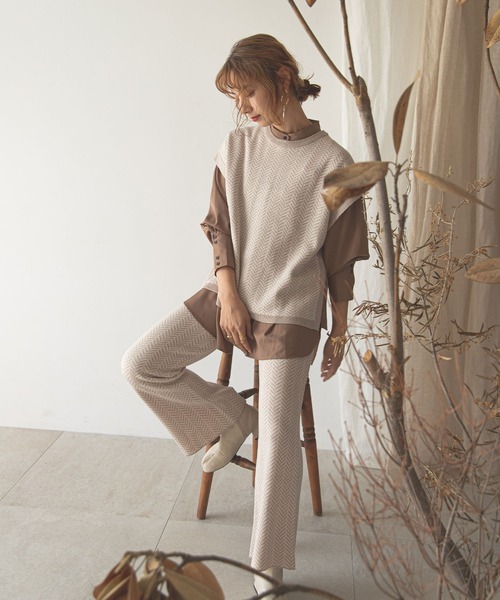 rectangle（レクタングル）の「ヘリンボーン柄ジャガードニットベスト（ベスト・レディース・ベージュ/オリーブ/ブラック・FREE）」の4枚目の写真