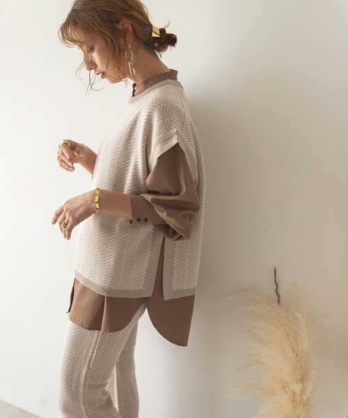 rectangle（レクタングル）の「ヘリンボーン柄ジャガードニットベスト（ベスト・レディース・ベージュ/オリーブ/ブラック・FREE）」の6枚目の写真