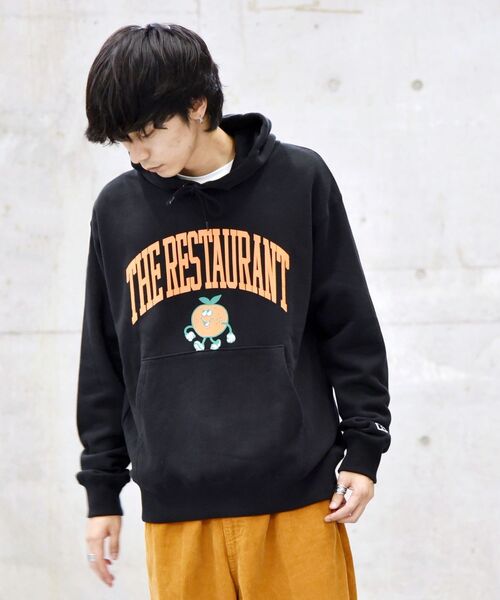 Russell Athletic（ラッセルアスレティック）の「【WEB限定/SHIPS別注】RUSSELL ATHLETIC: ビッグシルエット プリント パーカー (トレーナー)（パーカー・メンズ・ライトグレー/ブラック/グレー・SMALL/MEDIUM/LARGE/X-LARGE）」の2枚目の写真