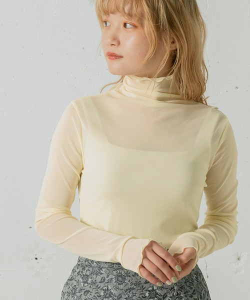 mikke(ミッケ)の「ハイネックシアーメロートップス(Tシャツ/カットソー・レディース・ネイビー/アイボリー/モカ・FREE)」の2枚目の写真