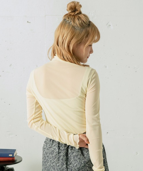 mikke(ミッケ)の「ハイネックシアーメロートップス(Tシャツ/カットソー・レディース・ネイビー/アイボリー/モカ・FREE)」の4枚目の写真