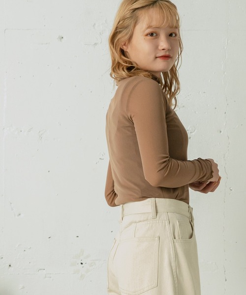 mikke(ミッケ)の「ハイネックシアーメロートップス(Tシャツ/カットソー・レディース・ネイビー/アイボリー/モカ・FREE)」の17枚目の写真