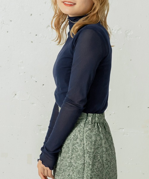 mikke(ミッケ)の「ハイネックシアーメロートップス(Tシャツ/カットソー・レディース・ネイビー/アイボリー/モカ・FREE)」の11枚目の写真