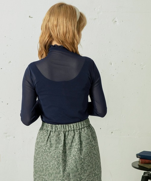 mikke(ミッケ)の「ハイネックシアーメロートップス(Tシャツ/カットソー・レディース・ネイビー/アイボリー/モカ・FREE)」の5枚目の写真