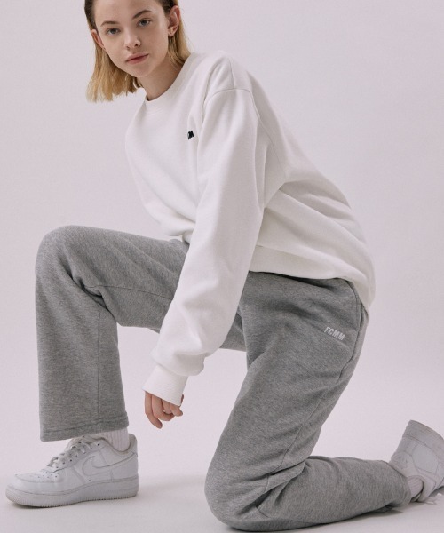 FCMM(エフシーエムエム)の「CLUB ESSENTIAL PANTS/クラブエッセンシャルパンツ(スウェットパンツ・メンズ・ブラック/グレー・MEDIUM/LARGE)」の2枚目の写真