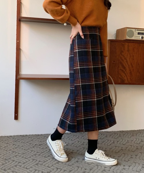 emi+(エミプラス)の「バックスリットチェックスカート(スカート・レディース・グレー/ベージュ/アイボリー/モカ/ネイビー・S/M/L)」の5枚目の写真