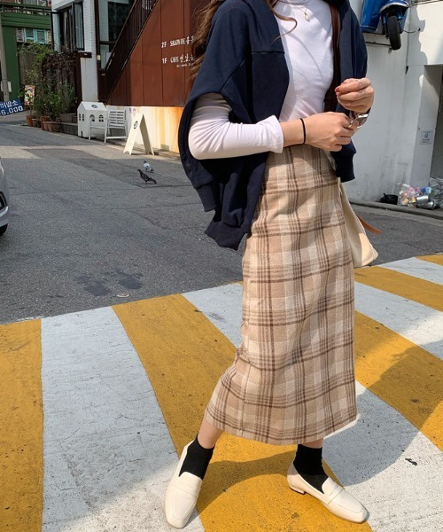 emi+(エミプラス)の「バックスリットチェックスカート(スカート・レディース・グレー/ベージュ/アイボリー/モカ/ネイビー・S/M/L)」の6枚目の写真