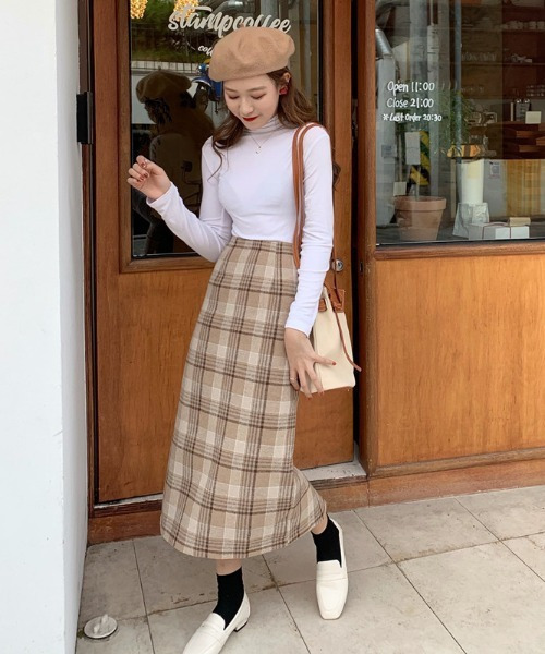 emi+(エミプラス)の「バックスリットチェックスカート(スカート・レディース・グレー/ベージュ/アイボリー/モカ/ネイビー・S/M/L)」の10枚目の写真