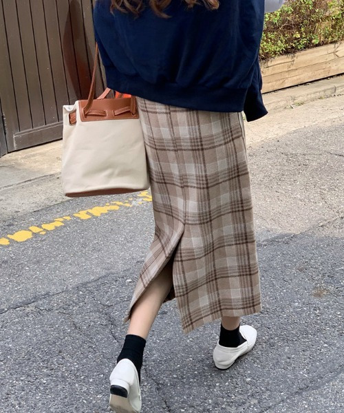emi+(エミプラス)の「バックスリットチェックスカート(スカート・レディース・グレー/ベージュ/アイボリー/モカ/ネイビー・S/M/L)」の14枚目の写真