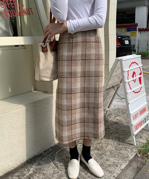 emi+(エミプラス)の「バックスリットチェックスカート(スカート・レディース・グレー/ベージュ/アイボリー/モカ/ネイビー・S/M/L)」の16枚目の写真