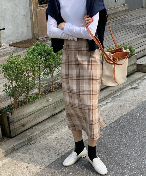 emi+(エミプラス)の「バックスリットチェックスカート(スカート・レディース・グレー/ベージュ/アイボリー/モカ/ネイビー・S/M/L)」の21枚目の写真