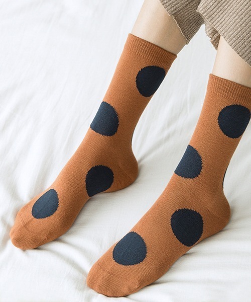 Fun & Daily（ファンアンドデイリー）の「F&D : ラージドットカラーソックス（ソックス/靴下・レディース・ホワイト/チャコールグレー/ブラック/ネイビー/ブラウン/ブルー/マスタード/ワインレッド/グレー・FREE）」の5枚目の写真