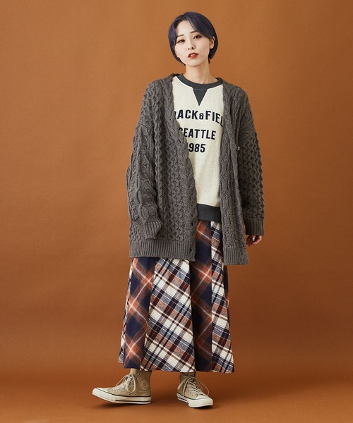 CUBE SUGAR(キューブシュガー)の「ヘリンボーン裏毛フロッキープリントロゴトレーナー(スウェット・レディース・グレー/カーキ/マルチ/ナチュラル・M)」の21枚目の写真