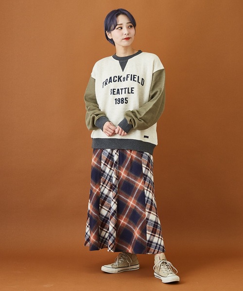 CUBE SUGAR(キューブシュガー)の「ヘリンボーン裏毛フロッキープリントロゴトレーナー(スウェット・レディース・グレー/カーキ/マルチ/ナチュラル・M)」の19枚目の写真