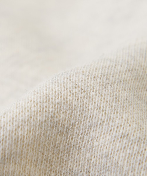 CUBE SUGAR(キューブシュガー)の「ヘリンボーン裏毛フロッキープリントロゴトレーナー(スウェット・レディース・グレー/カーキ/マルチ/ナチュラル・M)」の9枚目の写真