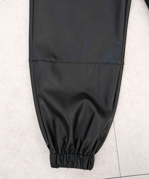 ＡＮＤＪ（アンドジェイ）の「【ANDJ MADE】フェイクレザージョガーパンツ（その他パンツ・レディース・ブラック・M）」の6枚目の写真