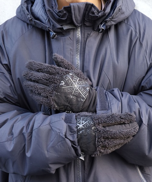 Guess（ゲス）の「GUESS/ゲス GLOVES LOGO TRIANGLE 手袋 グローブ トライアングルロゴ タッチパネル対応 防寒（手袋・メンズ・ブラック/グレー・M/S）」の15枚目の写真
