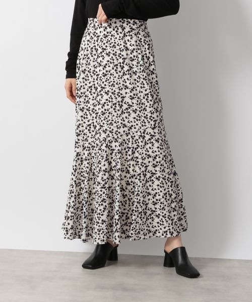LOWRYS FARM（ローリーズファーム）の「ハナガラキリカエフレアスカート　268522（スカート・レディース・ブラック/ブラウン/アイボリー・FREE）」の2枚目の写真