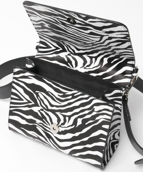 PAGEBOY（ページボーイ）の「チェーンスクエアショルダー（ショルダーバッグ・レディース・ゼブラ/ブラック・FREE）」の8枚目の写真