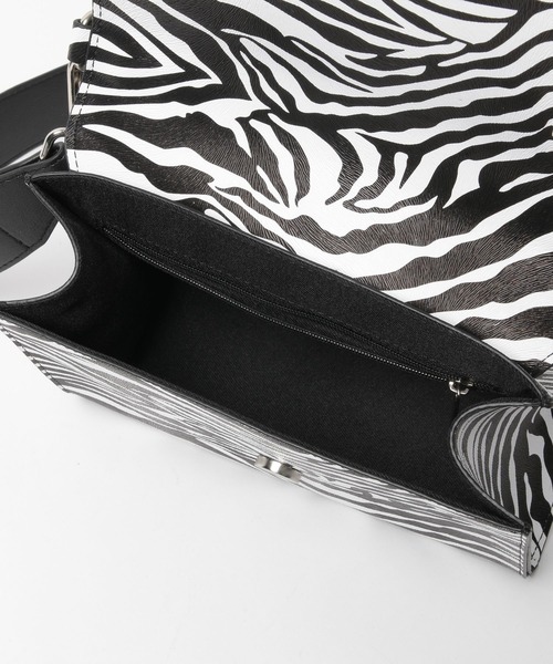 PAGEBOY（ページボーイ）の「チェーンスクエアショルダー（ショルダーバッグ・レディース・ゼブラ/ブラック・FREE）」の9枚目の写真