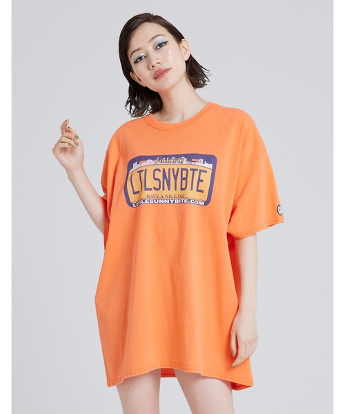 Little sunny bite（リトルサニーバイト）の「shana sadeghi-ray x little sunny bite LSB number plate big tee（Tシャツ/カットソー・レディース・ホワイト/ブラック/オレンジ・SMALL/MEDIUM）」の3枚目の写真