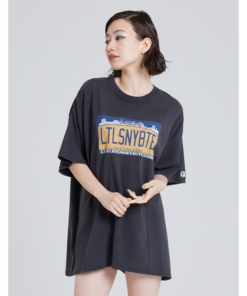 Little sunny bite（リトルサニーバイト）の「shana sadeghi-ray x little sunny bite LSB number plate big tee（Tシャツ/カットソー・レディース・ホワイト/ブラック/オレンジ・SMALL/MEDIUM）」の2枚目の写真