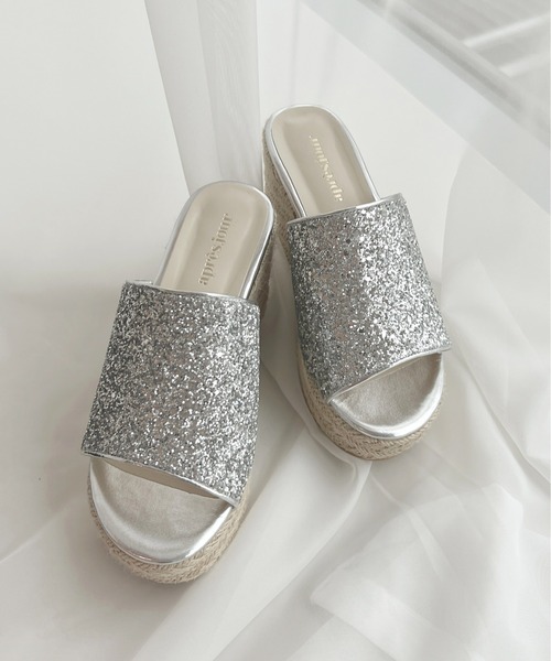 apres jour（アプレジュール）の「きらきら厚底サンダル【ZOZOTOWN限定アイテム】（サンダル・レディース・シルバー/ゴールド・LARGE/SMALL/MEDIUM/X-LARGE）」の2枚目の写真