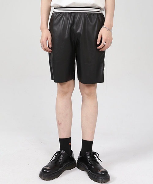 WESTBOY(ウエストボーイ)の「【WB ORIGINALS】PU Leather Short Pants WO22S4PT11(その他パンツ・メンズ・ブラック/カーキ・M/L/XL)」の1枚目の写真