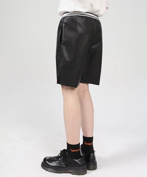 WESTBOY(ウエストボーイ)の「【WB ORIGINALS】PU Leather Short Pants WO22S4PT11(その他パンツ・メンズ・ブラック/カーキ・M/L/XL)」の4枚目の写真
