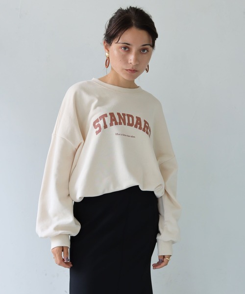 HER CLOSET(ハークローゼット)の「【shemoshelly】WEB限定 裏毛”STANDARD”カレッジロゴプリントスウェット(Tシャツ/カットソー・レディース・チャコールグレー/ブラック/グリーン/ヘザーグレー/ホワイト系その他・M)」の7枚目の写真