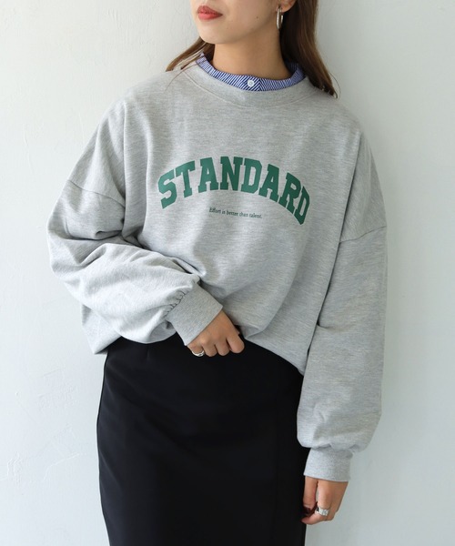 HER CLOSET(ハークローゼット)の「【shemoshelly】WEB限定 裏毛”STANDARD”カレッジロゴプリントスウェット(Tシャツ/カットソー・レディース・チャコールグレー/ブラック/グリーン/ヘザーグレー/ホワイト系その他・M)」の18枚目の写真