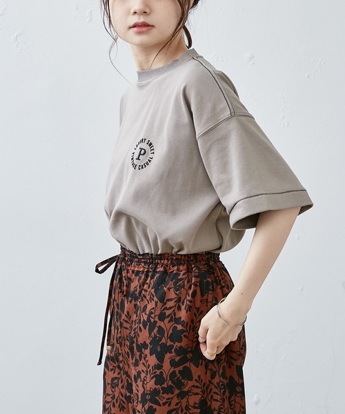 PUAL CE CIN(ピュアルセシン)の「フロッキープリント配色ステッチT(Tシャツ/カットソー・レディース・オフホワイト/チャコールグレー/グレイッシュベージュ・FREE)」の1枚目の写真