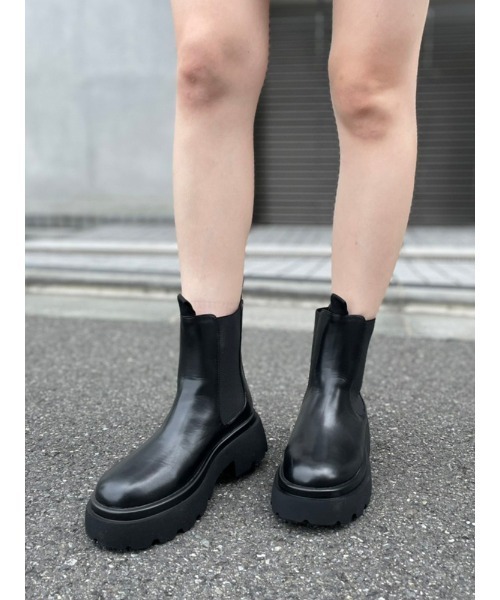 ENVYM(アンビー)の「ショートサイドゴアブーツ(ブーツ・レディース・ホワイト/ブラック・22.5cm/23.5cm/24.5cm)」の16枚目の写真