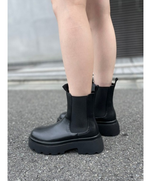 ENVYM(アンビー)の「ショートサイドゴアブーツ(ブーツ・レディース・ホワイト/ブラック・22.5cm/23.5cm/24.5cm)」の15枚目の写真