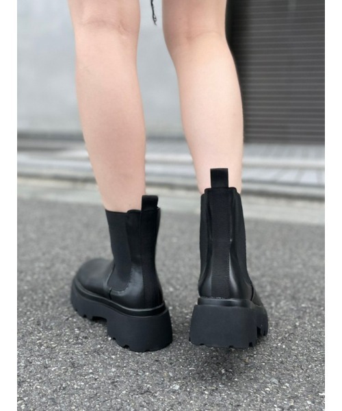 ENVYM(アンビー)の「ショートサイドゴアブーツ(ブーツ・レディース・ホワイト/ブラック・22.5cm/23.5cm/24.5cm)」の14枚目の写真