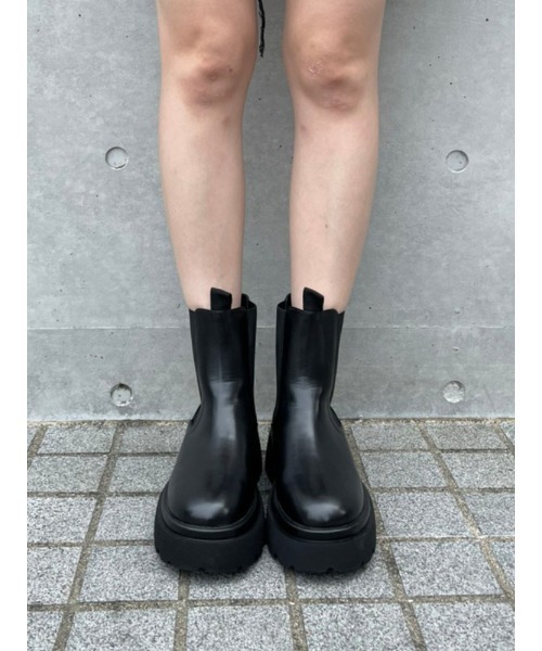 ENVYM(アンビー)の「ショートサイドゴアブーツ(ブーツ・レディース・ホワイト/ブラック・22.5cm/23.5cm/24.5cm)」の11枚目の写真