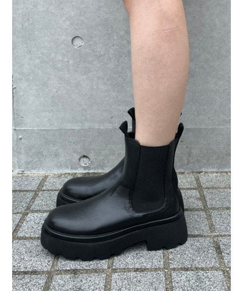 ENVYM(アンビー)の「ショートサイドゴアブーツ(ブーツ・レディース・ホワイト/ブラック・22.5cm/23.5cm/24.5cm)」の10枚目の写真