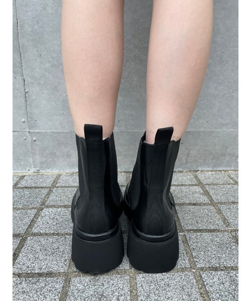 ENVYM(アンビー)の「ショートサイドゴアブーツ(ブーツ・レディース・ホワイト/ブラック・22.5cm/23.5cm/24.5cm)」の9枚目の写真