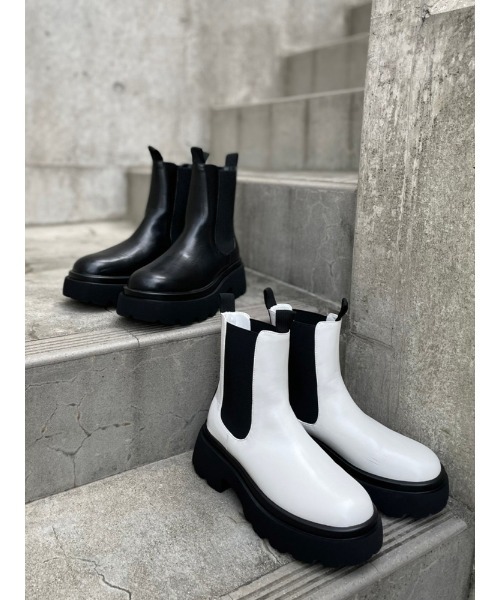 ENVYM(アンビー)の「ショートサイドゴアブーツ(ブーツ・レディース・ホワイト/ブラック・22.5cm/23.5cm/24.5cm)」の8枚目の写真