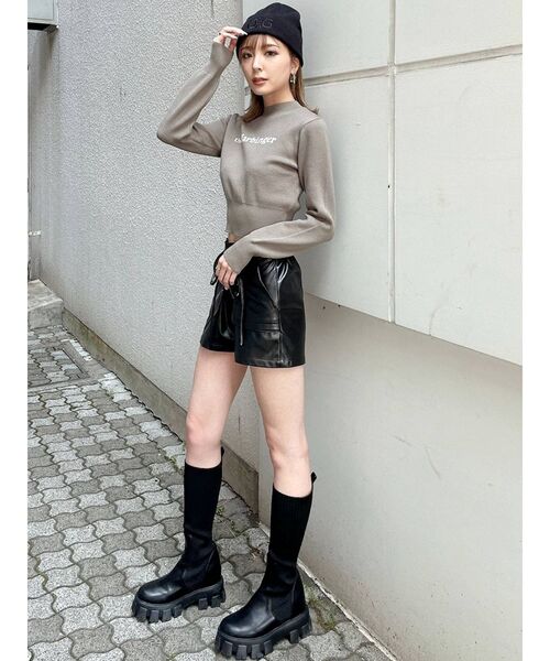 GYDA(ジェイダ)の「フェイクレザー レースアップショートパンツ(その他パンツ・レディース・ブラック/ブラウン・FREE)」の3枚目の写真
