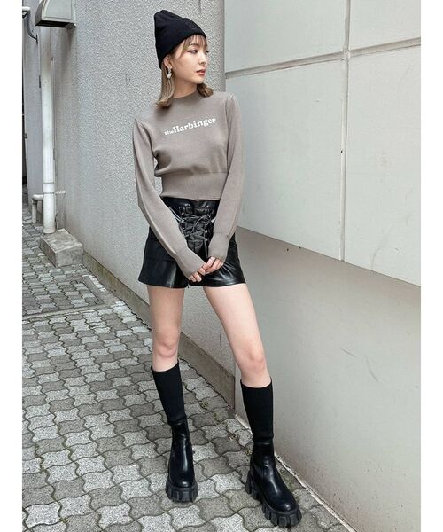 GYDA(ジェイダ)の「フェイクレザー レースアップショートパンツ(その他パンツ・レディース・ブラック/ブラウン・FREE)」の9枚目の写真