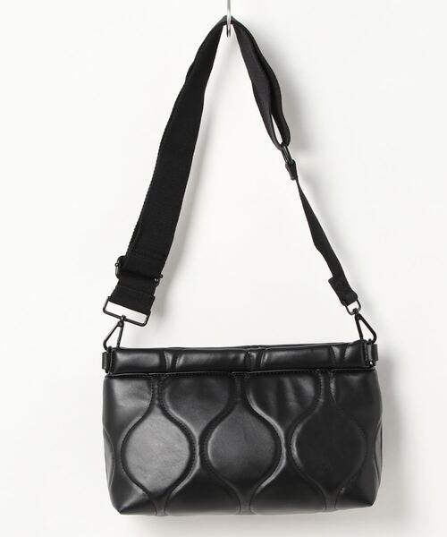 LE VERNIS（ル・ベルニ）の「(LE VERNIS)キルティングデザインショルダーバッグ（ショルダーバッグ・レディース・ブラック/グリーン・FREE）」の3枚目の写真
