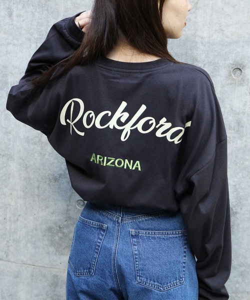 HONEYSUCKLE ROSE（ハニーサックルローズ）の「【HONEYSUCKLE ROSE】バックロゴプリントロンＴ（Tシャツ/カットソー・レディース・ダークグレー/ベージュ/ホワイト・M/L）」の2枚目の写真