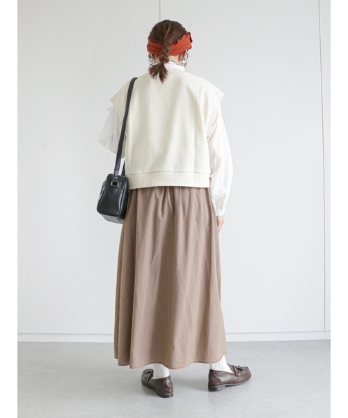 ehka sopo（エヘカソポ）の「カレッジロゴ裏毛ベスト（ベスト・レディース・ブラウン/グレー/キナリ・ﾌﾘ-）」の14枚目の写真