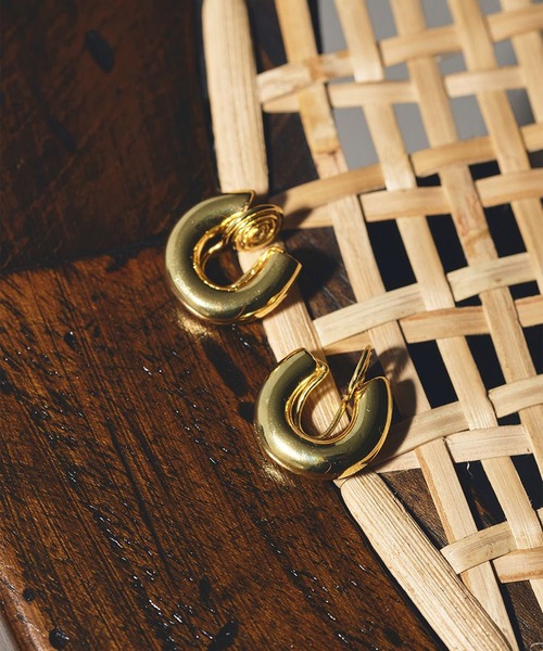 TODAYFUL（トゥデイフル）の「【TODAYFUL/トゥデイフル】ミニフープイヤリング (Silver925)（イヤリング・レディース・ゴールド/シルバー・FREE）」の2枚目の写真