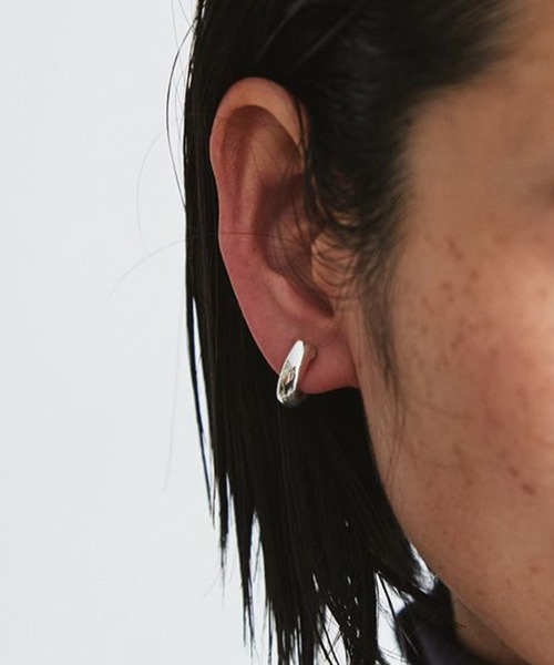 TODAYFUL（トゥデイフル）の「【TODAYFUL/トゥデイフル】ミニフープイヤリング (Silver925)（イヤリング・レディース・ゴールド/シルバー・FREE）」の6枚目の写真