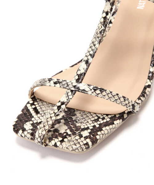 NATURAL BEAUTY BASIC（ナチュラルビューティーベーシック）の「【美人百花・Oggi・VERY掲載】ナローＴストラップサンダル（サンダル・レディース・オフホワイト/ゴールド/ベージュ系その他・SMALL/MEDIUM/LARGE）」の9枚目の写真